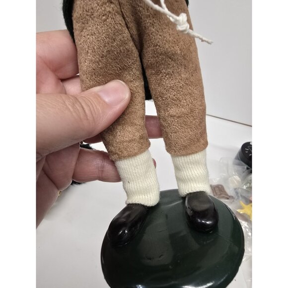 Vintage Byers Choice Retired 1993 Boy with Gingerbread Cookie - Picture 6 of 9